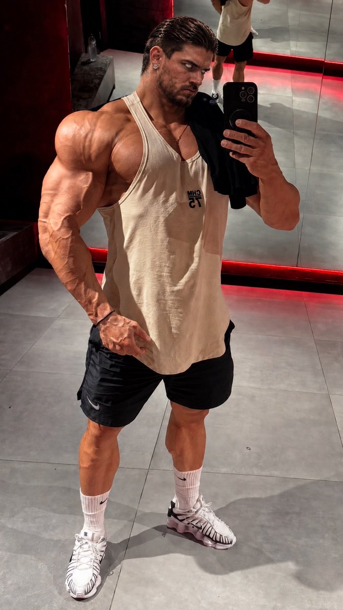 SlickEliMuscle's tweet photo. Muscle 💪🏻 https://t.co/SJlAutZWqf