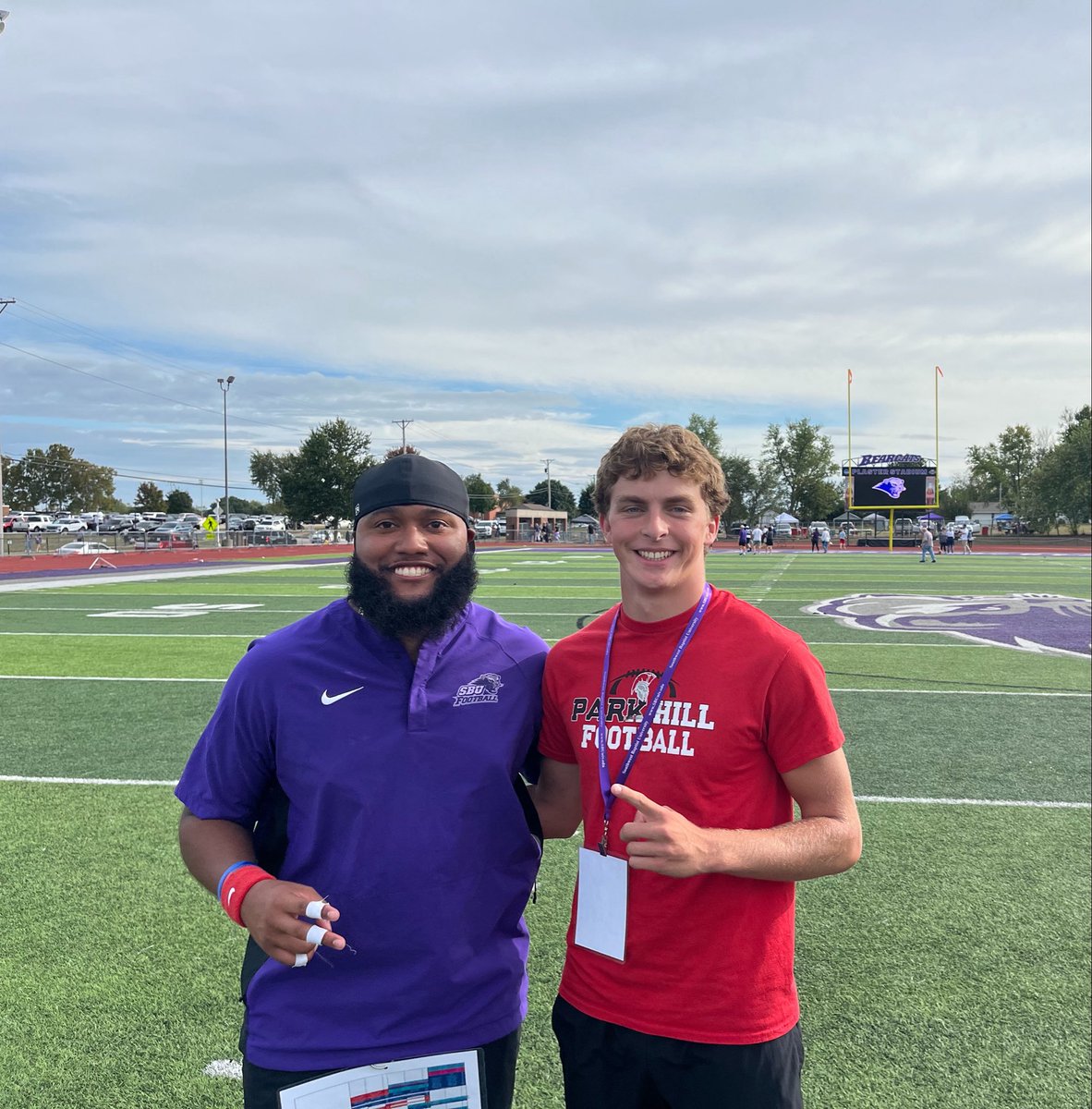 andrew_minder18's tweet photo. Had a great time watching @sbubearcats_fb WIN BIG on their homecoming game 52-17!! After a great talk with @CoachSutton02 after the game, I am blessed to recieve my first division 2 offer!!

@CoachAndySims @810varsity @sixstarfootball @PrepRedzoneMO https://t.co/qBeChppuKH
