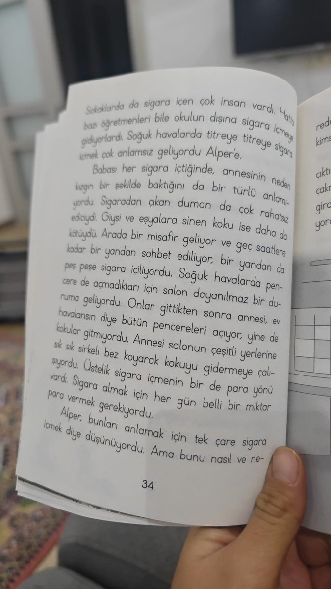 tuberk2323's tweet photo. @tcmeb @tcmeb @TC_icisleri  lütfen bu kitap ve yayın evi hakkında gereğini yapın. Çocuklarımız kitap okusun diyoruz gidip para harcayıp yayınlar alıyoruz. Çocuklarımıza okutulan şeylere bakın. Sayın Cumhurbaşkanının sigara konusunda ki tavrı ortada iken. Küçücük çocuklar neler okuyor !! https://t.co/9Fh0RffqCV