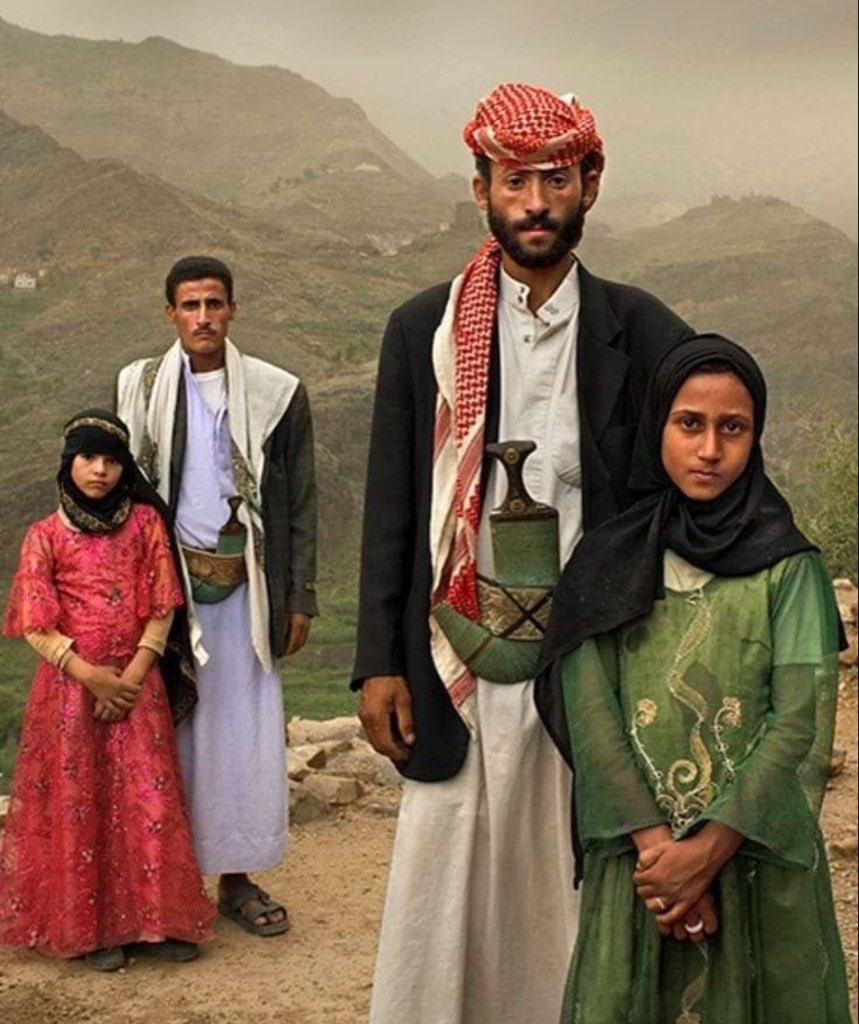 Ranwan1212's tweet photo. زواج القاصرات يعطينا نبذه عن المجتمع اليمني الذكوري اللي لا يرحم الطفله ويعتبروها عار حتى يتم تزويجها وتحميلها مسؤليات اكبر من عمرها الاطفال عندنا ضحايا أفكار وتخلف وجبروت الذكر بموافقة شيوخ الدين والقبيلة و المجتمع
#نسويات_اليمن #لا_لزواج_القاصرات_باليمن https://t.co/qTTlAhRmHg