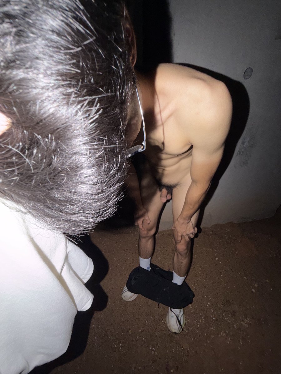 shaochanzi2's tweet photo. 不是说就摸摸头吗？为啥要脱衣服啊！！！ #路边 #野裸 #户外 #露出 #双男主 #学生 #体育生 https://t.co/q667JmUl5P