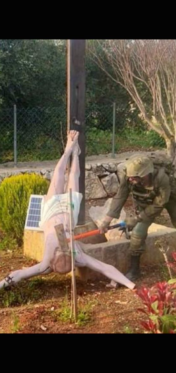 Wugibmz's tweet photo. @ScottFishman Do you guys actually consider statues of Jesus or Mary as idols or pagan objects, or what? https://t.co/BPLMoZOUjS