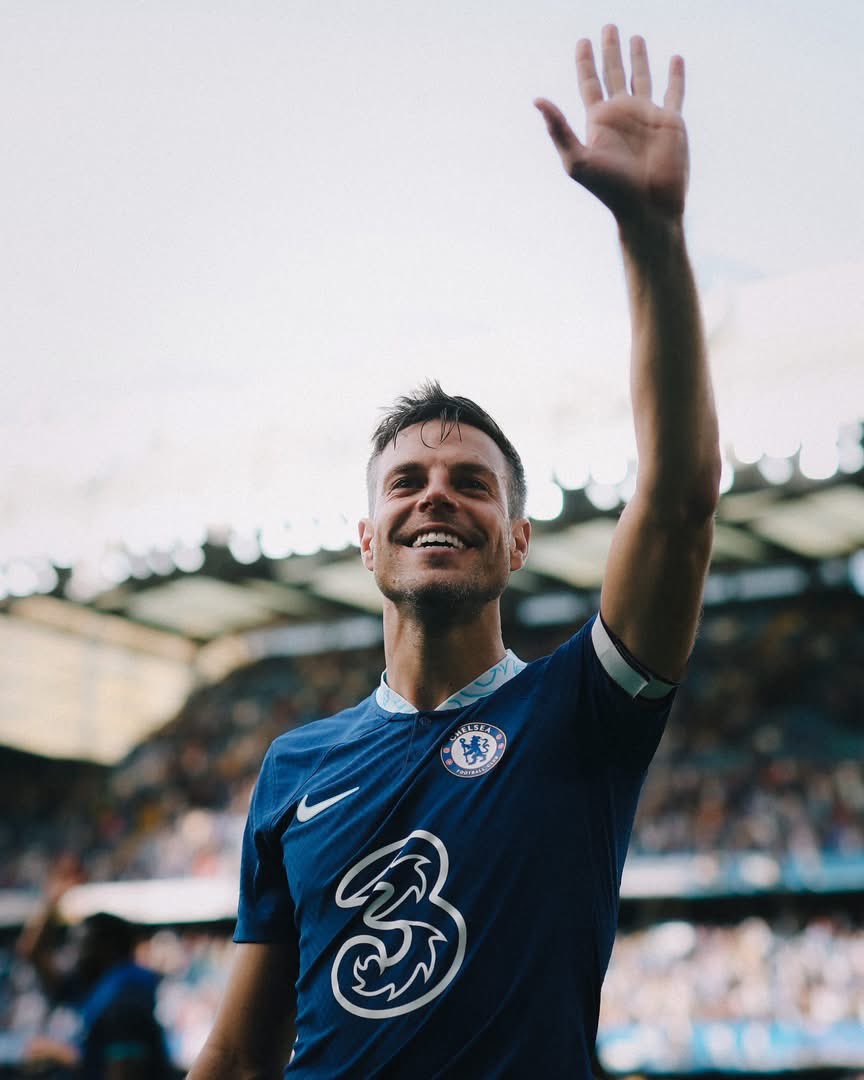 Sportsfansmedia's tweet photo. 🚨🔵 Cesar Azpilicueta:

"I left Chelsea, but Chelsea will always stay in my heart. I follow every game and I hope the club comes back to where it belongs." 💙

(@NizaarKinsella) #CFC https://t.co/2GgGD9O0rG