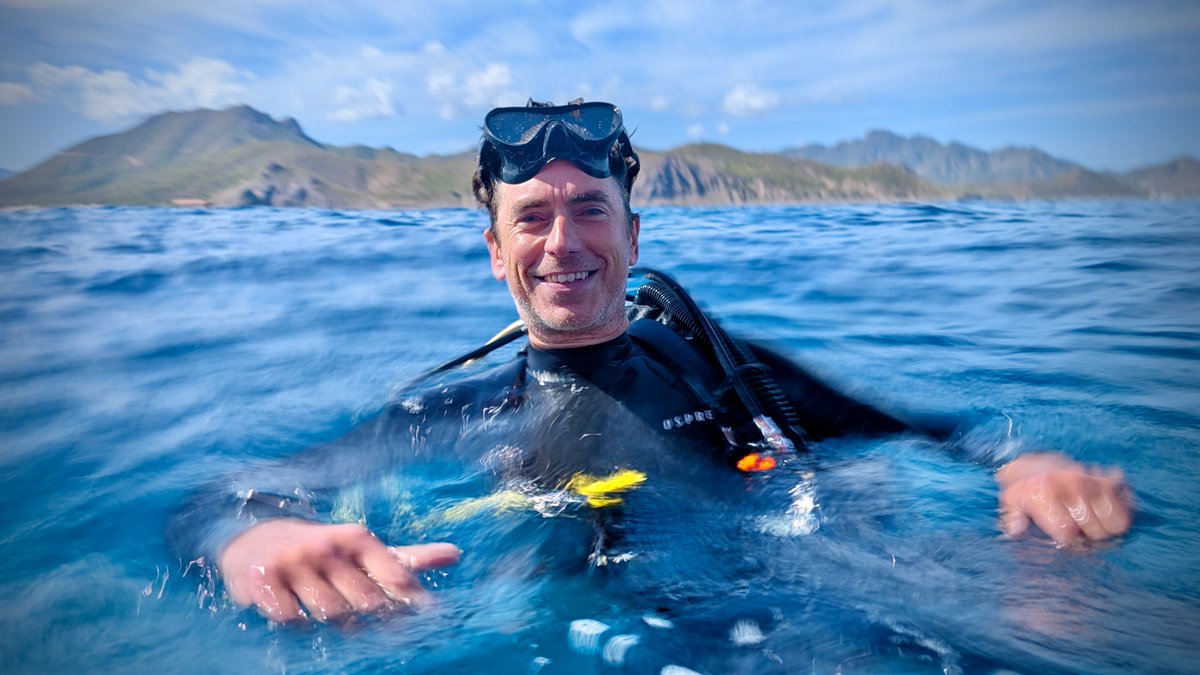 simon_reeve's tweet photo. No Wilderness tonight on @bbctwo if you’re in the UK - footie instead. (Wales vs Denmark).
But here’s a shot from the Sea of Cortez shoot … as a reminder that you can watch the whole series on @BBCiPlayer  now - 
https://t.co/ffSj8kRENJ
@BBCTwo  
@TheGardenTV   -
#Wilderness is back on next sunday #PapuaNewGuinea #SeaofCortez #Mexico #Yukon #TheYukon #Mongolia #TheGobi #TheGobiDesert