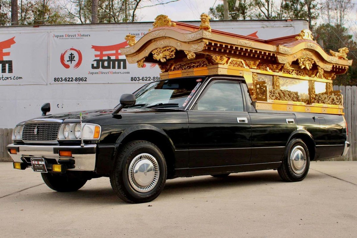_Falaris_'s tweet photo. Estáis muy pesaditos con la Pike, callad la boca ya y mirad este coche fúnebre japonés de los noventa. https://t.co/uhX8TlI3XG