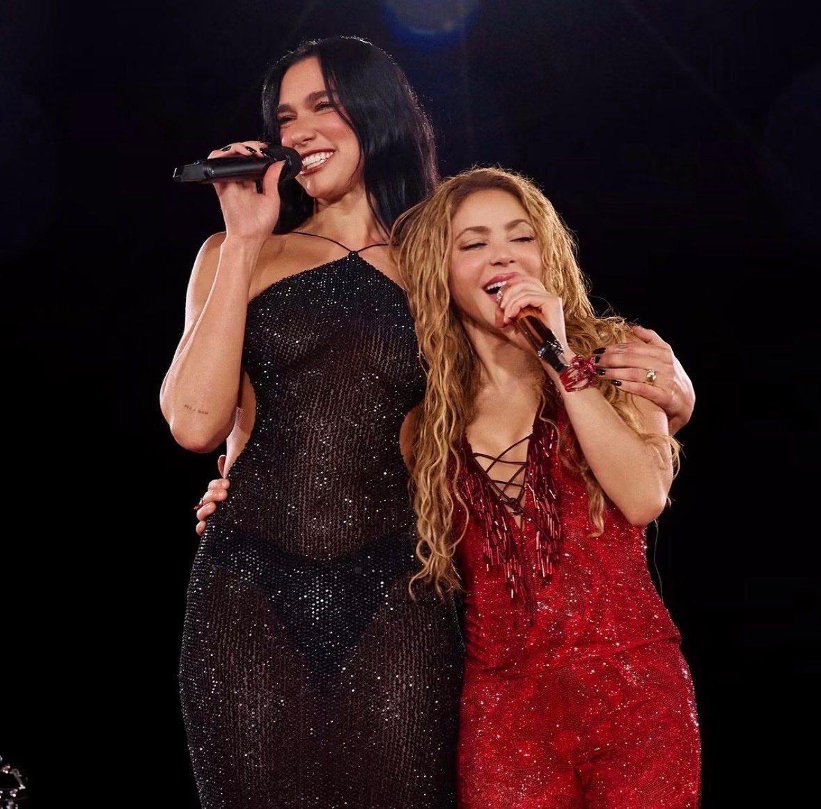 TheePopCore's tweet photo. Shakira and Dua Lipa look absolutely stunning in new photos from Shakira’s Madrid residency. https://t.co/dqqHMdzKGH