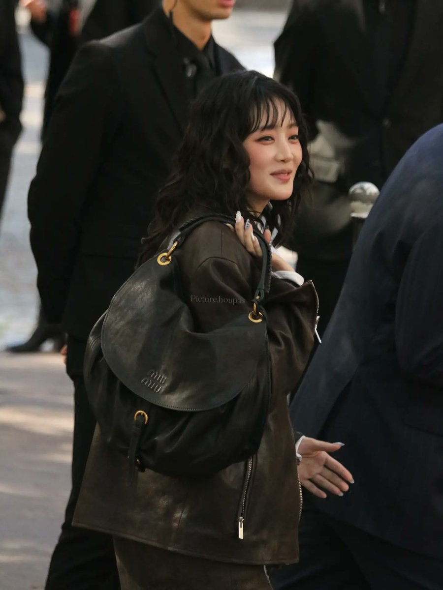 MbarouSambe's tweet photo. #MIUMIUxMINNIE #MINNIE #idle #민니 #MiuMiuSS27 https://t.co/hUXwnGDzAk