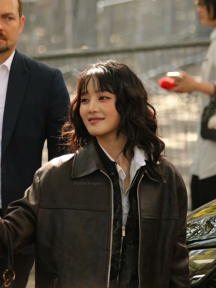MbarouSambe's tweet photo. #MIUMIUxMINNIE #MINNIE #idle #민니 #MiuMiuSS27 https://t.co/hUXwnGDzAk