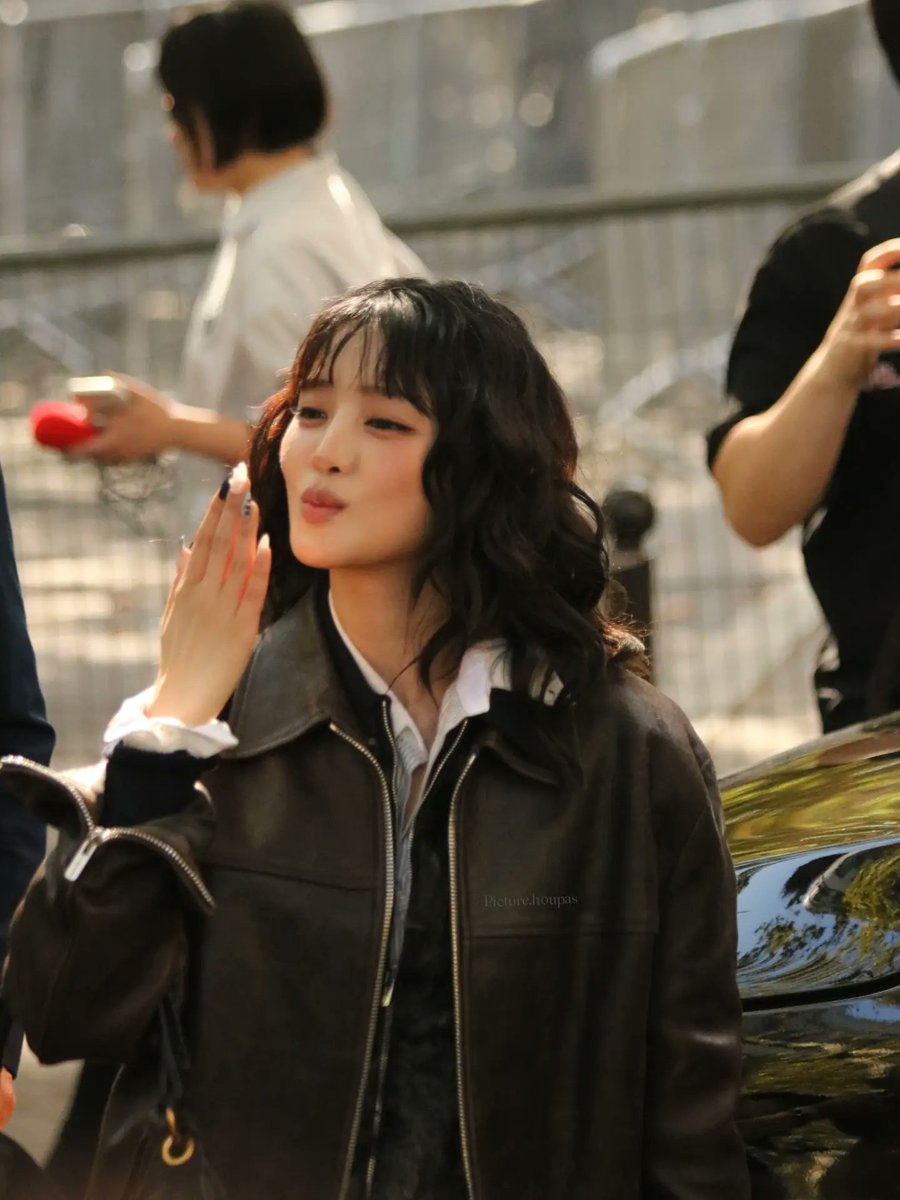 MbarouSambe's tweet photo. #MIUMIUxMINNIE #MINNIE #idle #민니 #MiuMiuSS27 https://t.co/hUXwnGDzAk