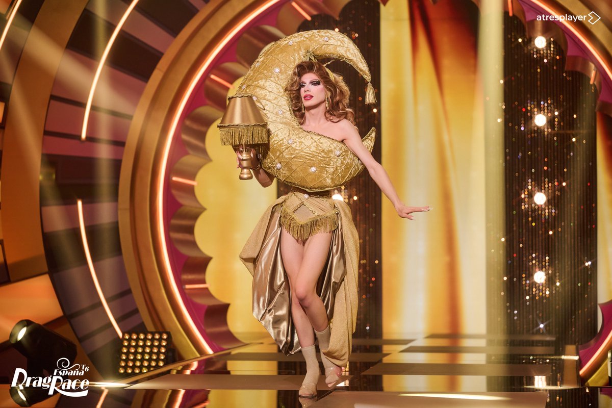 DragRaceEs's tweet photo. Y por último, presentando la colección De ensueño, The House of Aurora Couture 🌛 #DragRaceEs 

💥 Desfilan @joan_chvlr, @BubaAnorex_, Alma DeSoul y Vanessa Artiles

✨ Directo #DragRace2 ▶️ https://t.co/KIqYDi3WFR https://t.co/anSWnyGfnY
