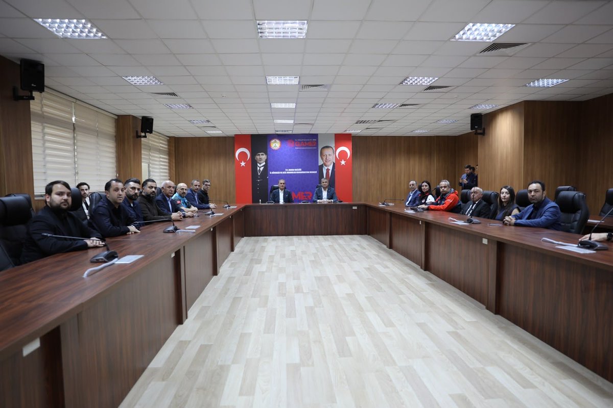 avmustafaozkan's tweet photo. Genel Başkan Yardımcımız ve Parti Sözcümüz Sayın Ömer Çelik ile Adana Valimiz Sayın Mustafa Yavuz, Adana ve Osmaniye’de meydana gelen depremlerin ardından açıklamalarda bulundu.

Gerçekleştirilen taramalarda, Adana ve Osmaniye açısından herhangi bir olumsuzluk tespit edilmediği belirtildi.

Rabbim ülkemizi ve milletimizi her türlü afetten korusun.

@omerrcelik @abuyukgumus @yahyacelik_ @ozmehmetemin