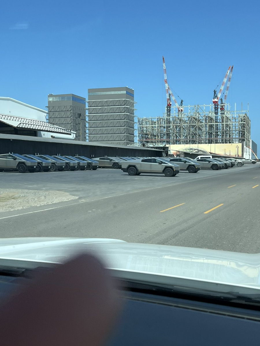 philbishop1's tweet photo. @ronnienevarez @MrWhiplash_ Oh really? Have you been there? He gave most employees a home to live and a new cyber truck to drive every day! He made most of them millionaires when SpaceX went public! https://t.co/pMc3ZMnMju
