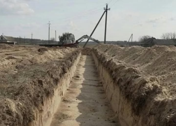 gozefinagold's tweet photo. Упс! Обломчик вийшов!
А що? Розкопали і закопали, а рештків не знайшли. Перерили 1000 кв.м. землі, а все даремно. Вірніше, недаремно!
Як виявилося, нас обвели навкруг пальця з тими похованнями. Приїхала польська комісія, щоб в черговий раз провести ексгумацію, а виявилося, ⬇️ https://t.co/PZZHszdOgZ