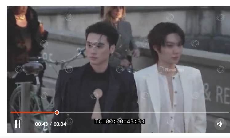 Dramatick0s's tweet photo. Seeing Namping Napatsakorn and Keng Harit featured by Reuters among the international guests arriving at Schiaparelli in Paris feels incredibly significant.

This is the kind of global fashion coverage that puts his name in front of audiences far beyond our fandom. 🤍✨

KENG NAMPING IN PARIS FW27

#SchiaparellixKENGNAMPING
#nampingster #KengNamping #KengHarit
#Schiaparelli