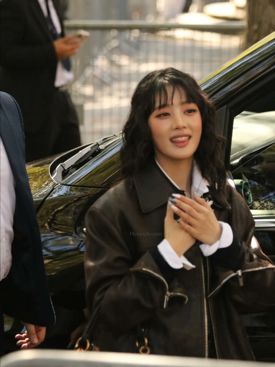 MbarouSambe's tweet photo. #MIUMIUxMINNIE #MINNIE #idle #민니 #MiuMiuSS27 https://t.co/SZKFLQXgEN
