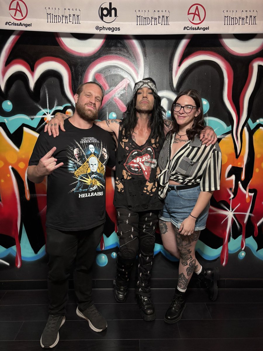 ShawnTheButcher's tweet photo. Epic week in Vegas! 💰 @Metallica @SphereVegas @CrissAngel https://t.co/VVmqBlEE2j