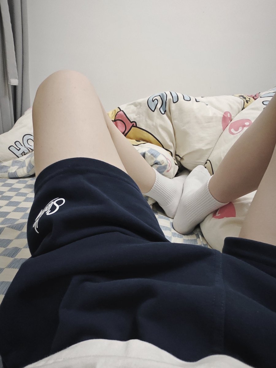 Lai1127y's tweet photo. 这是你的脚吗 中间忘了 后面痒了 https://t.co/1xI0yvqkcP