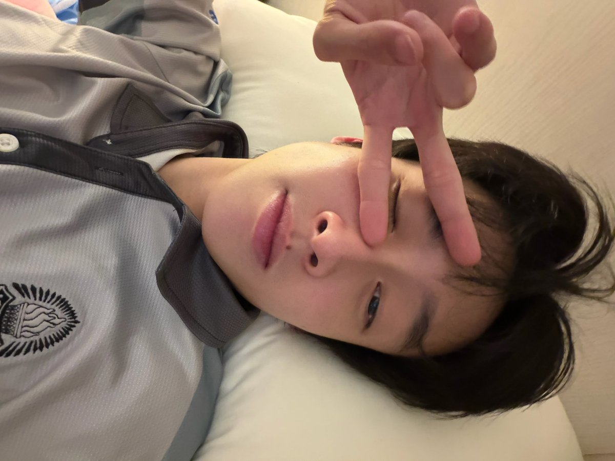 peem_veeravit's tweet photo. ตั้งแต่วันแรกจนถึงวันนี้ผมรู้สึกขอบคุณทุกคนมากกครับ มันเป็นความรู้สึกที่แบบพูดไม่ออกแบบพิมแล้วน้ำตาซึม🥹
รักทุกคนที่คอยซัพพอทมาตลอดนะครับทั้งทีมงานและแฟนๆคอยทำให้ผมได้ทำตามความฝันอันนึงในชีวิต
Love everyone😘
#GELBIES #GELBOYS2_ByeByeMyStans https://t.co/vM4cnAqX7L
