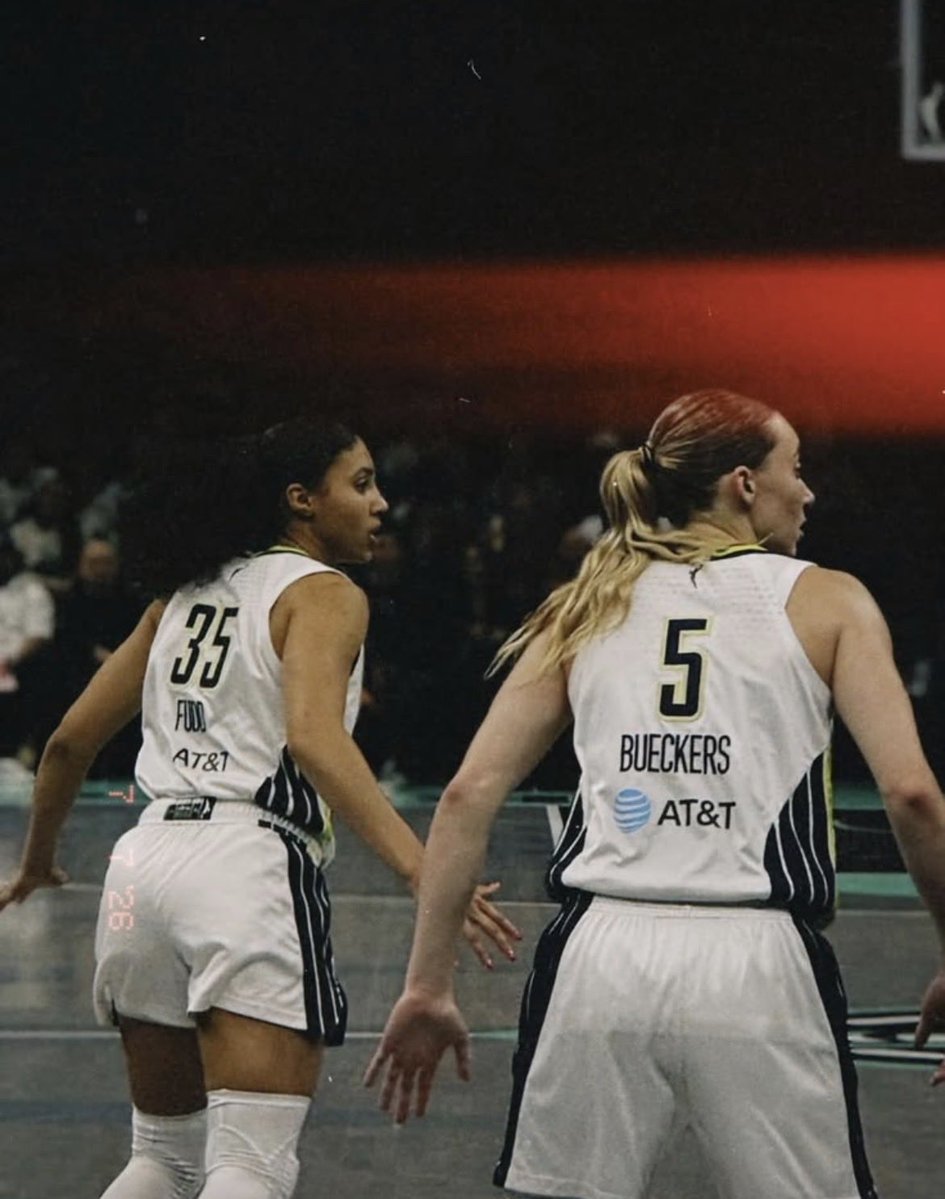 AzziIQ35's tweet photo. Azzi Fudd and Paige Bueckers: Two No. 1 Picks, One New Era in Dallas https://t.co/YSzYFcD0n8
