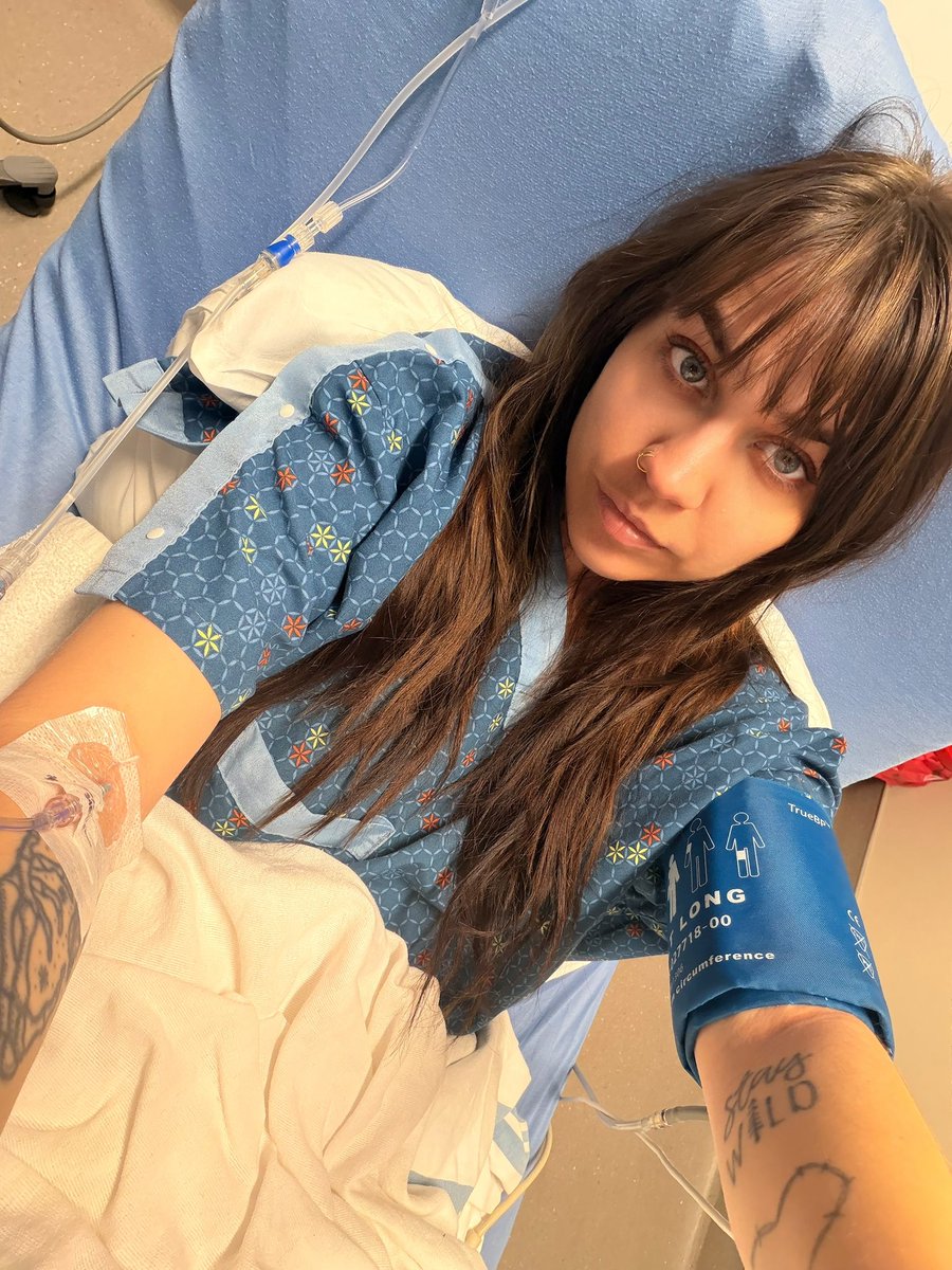honagirl17's tweet photo. Before cancer &amp; a year later. I just want to feel like myself again. I want to feel pretty again, healthy again, I don’t want to be scared anymore. I’m just tired 😪 https://t.co/w6IpwTMnLl