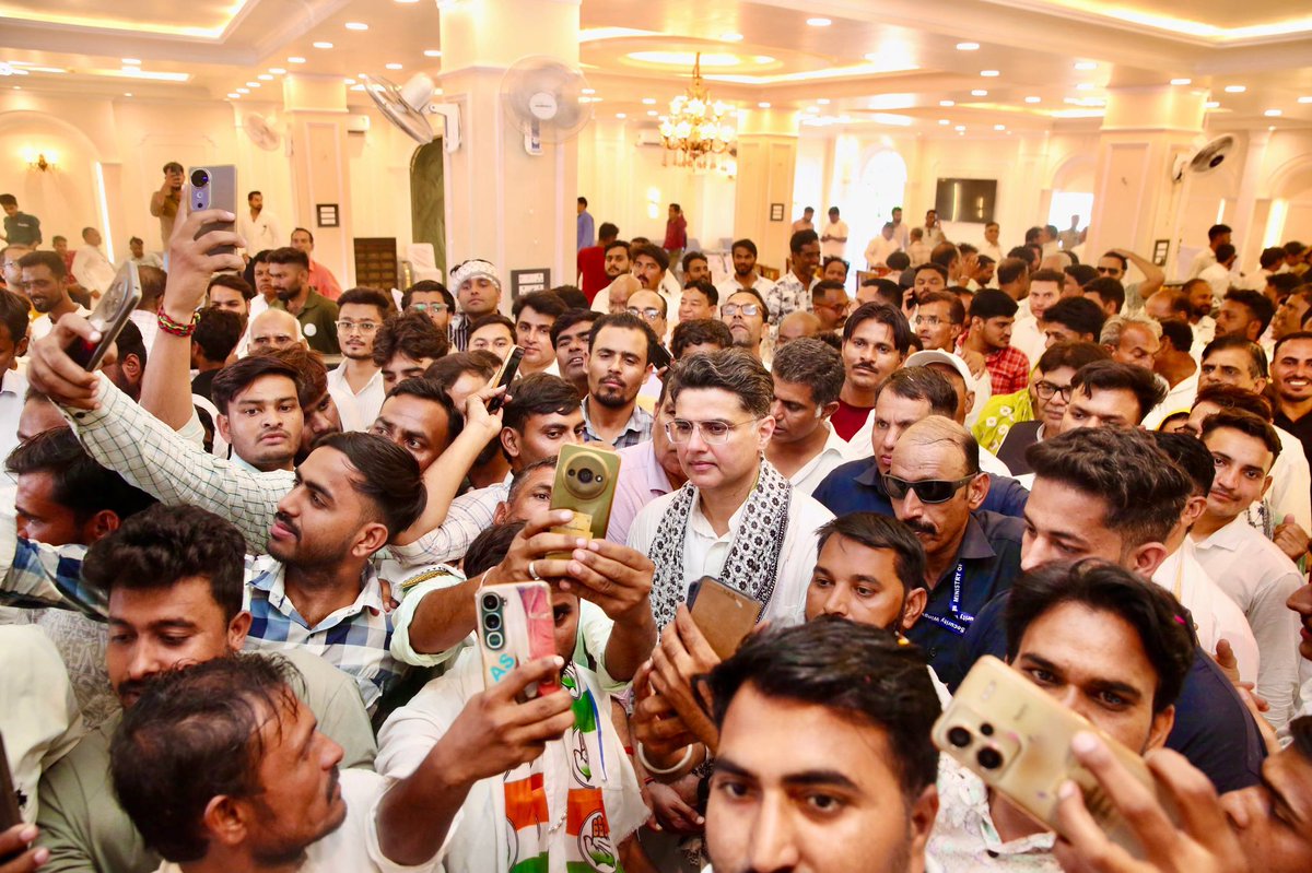 SachinPilot's tweet photo. नगर परिषद सभापति मयंक गोयल जी , उपसभापति फरजाना सईद जी सहित समस्त पार्षदगणों एवं कांग्रेसी कार्यकर्ताओं के साथ क्षेत्र के कार्यों को लेकर चर्चा की।

📍टोंक https://t.co/c5tkxHyoXO