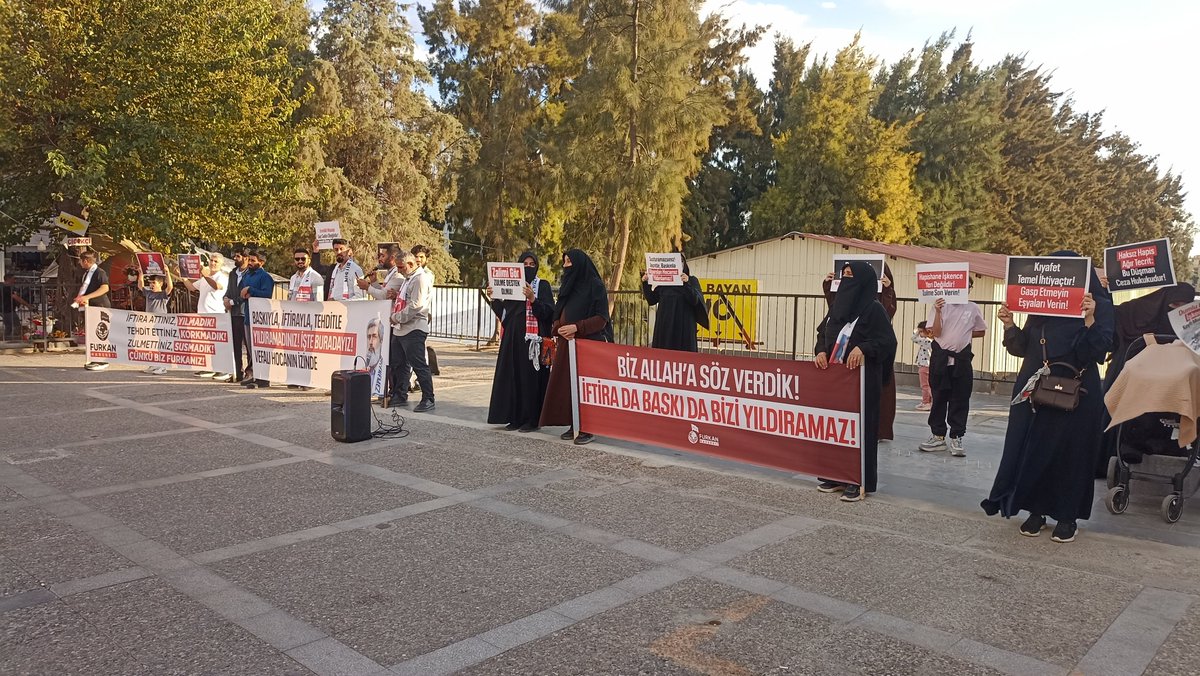 izmirfurkanh's tweet photo. Bu hafta da Alparslan Kuytul Hocaefendi ve Furkan Gönüllüleri için basın açıklaması gerçekleştirildi. 
Adalet yerini bulup Furkan Hareketine hakkı verilene kadar mücadelemizden vazgeçmeyeceğiz.

#CübbeliGerçekleri
TürkiyeninBelamı Cübbeli
DinDüşmanı KomiteIşBaşında
#izmir https://t.co/49TYDZHVmy