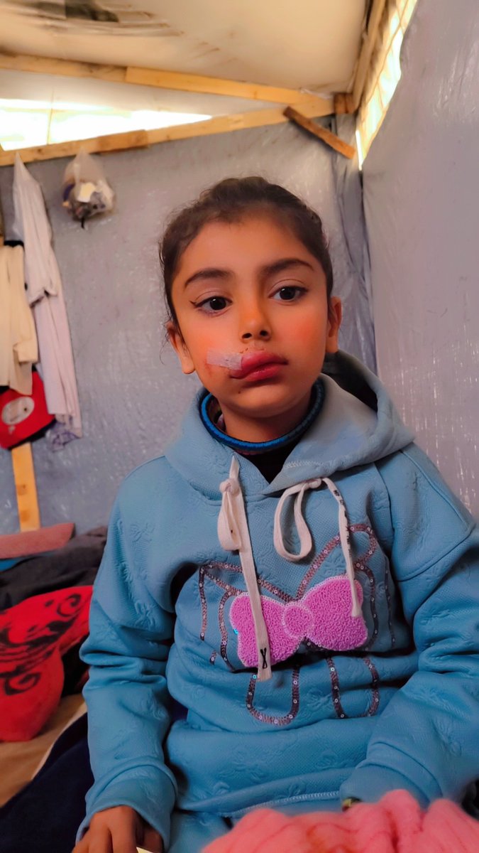 GVCg5co's tweet photo. My little daughter was injured in a bombing and urgently needs an expensive operation. 💔🙏
We are struggling to afford her treatment. Please help us save her and provide the medical care she desperately needs. Any donation or share can make a difference. 🌹 https://t.co/VHg4k9mEJu