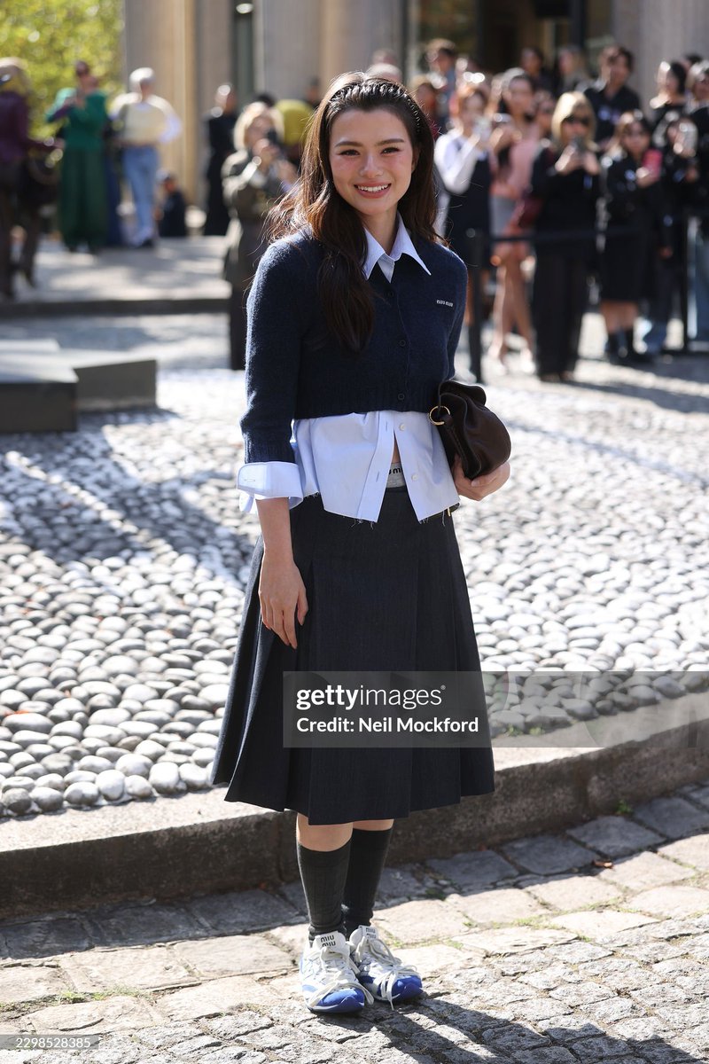 Bm2759's tweet photo. The details are beautiful, but Becky’s aura takes the whole look somewhere else.

@MIUMIUofficial @AngelssBecky

REBECCA X MIU MIU PFWSS27
#MiuMiuSS27xBecky
#beckysangels #BeckyArmstrong
#MiuMiuPFWxBecky
#MiuMiuSS27 #MiuMiu
#ParisFashionWeek https://t.co/2NkOA7vYUa