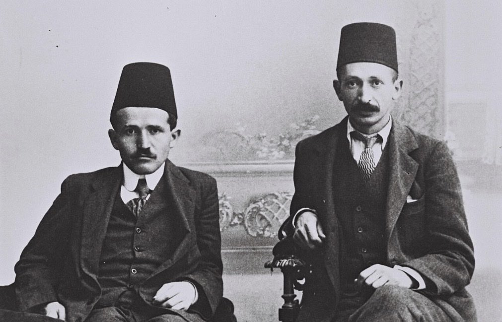 b_judah's tweet photo. Not that this is a debate about intellectual history but it’s been forgotten by everyone  Theodor Herzl’s Altneuland actually describes an autonomy under Ottoman sovereignty, making payments to the treasury in Constantinople. This for Herzl was how he understood the relationship with the Muslim world, then with an Ottoman Caliph.

Ottomanist too was the vision of Ahad Ha’am, who popularised cultural Zionism and imagined an autonomous cultural centre for the Jewish people in the Ottoman Empire. 

And most importantly, prior to the First World War that was the political posture of David Ben Gurion, pictured here with Yitzhak Ben Zvi, learning Turkish in Constantinople. He actually had a dream of being an Ottoman cabinet minister. 

Zionism to its political mainstream meaning explicitly the quest for a sovereign nation state and not a vaguer “national home” short of that became hegemonic  in the 1930s, as the Jewish people experienced great persecution in the darkness between two world wars.

Almost all European and Middle Eastern history is still on a path wildly diverging from it might have ended up without 1914.
