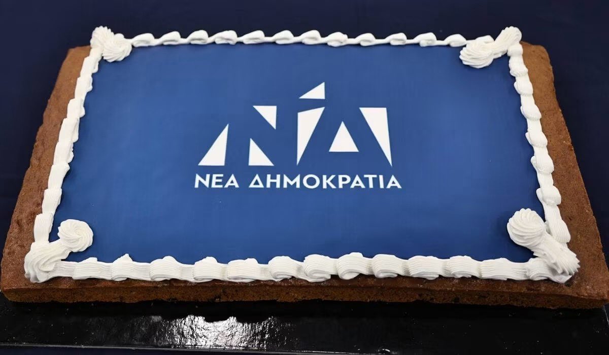 perpant's tweet photo. Χρόνια πολλά στη ΝΔ!
Κλείνει τα 52 της! 

52 υπενθυμίσεις λοιπόν: 
1. Αλέξανδρος Γρηγορόπουλος
2. Φωτιές στην Ηλεία,
67 νεκροί
3. Ιάκωβος Κουμής και Σταματίνα Κανελλοπούλου
4. Τέμπη/ 57 νεκροί,
δολοφονία,μπάζωμα,
συγκάλυψη,
σκύλευση νεκρών
5. Ναυάγιο της Πύλου,
600 νεκροί/συστηματικοί πνιγμοί προσφύγων
6. ΟΠΕΚΕΠΕ
7. Υποκλοπές Μαυρίκη
8. Υποκλοπές Predator
9. Υποκλοπές Vodafone και δολοφονία Τσαλικίδη
10. Βατοπέδι
11. Κουμπάροι
12. Siemens
13. Λίστα Πέτσα 
14. Σκόϊλ Ελικικού
15. Λιγνάδης,Μίχος,
Γεωργιάδης,Δράκος
16. Υπόθεση Πάτση κι Ασημακοπούλου
17. Νίκος Τεμπονέρας
18. Μαχαιρώματα στην ΑΣΟΕΕ μαζί με χρυσαυγίτες
19. Δολοφονία Παύλου Φύσσα και Λουκμάν Σαχζάτ
20. ΑΓΕΤ Ηρακλής
21. Σκάνδαλο δομημένων ομολόγων
22. Συνομιλίες Μπαλτάκου με Ναζί και συγκάλυψη στα ναζιστικά εγκλήματα μέχρι τη δολοφονία Φύσσα
23. Υπογραφή 2 μνημονίων
24. Χρεοκοπία της χώρας κι εκτόξευση του χρέους
25. Ιδιωτικοποίηση πανεπιστημίων
26. Σχέση με γενοκτόνους του Ισραήλ και στρατιωτική σύμπραξη και κάλυψη εγκλημάτων πολέμου
27. Στρατιωτική βοήθεια στη φονταμενταλιστική Σαουδική Αραβία που γενοκτόνησε την Υεμένη
28. Δεύτερος Αττίλας,
Φάκελος Κύπρου,
«Η Κύπρος κείται μακράν»
29. Σκάνδαλο Energa
30. Κύπριος φοιτητής στη ζαρντινιέρα
31. Ξύλο στην πανδημία,
παράλογα σαδιστικά μέτρα,
ο ανέμελος
32. Οι πνιγμένοι του Παλαμά
33. Οι νεκροί του COVID στα ράντζα,αγνόηση ερευνών,
μη υποστήριξη δημόσιας υγείας
34. Σαμπάνης,Φραγκούλης,
Μιχαλόπουλος
35. Οι αυτιστικοί δολοφονημένοι Αντώνης και Θοδωρής
36. Novartis
37. Λίστα Λαγκάρντ 
38. Αθώωση Χριστοφοράκου και παραγραφή εγκλημάτων της Siemens
39. Μαύρο στην ΕΡΤ
40. Αμνήστευση χουντικών και ποινές χάδια σε βασανιστές της Χούντας
41. Βασίλης Μάγγος 
42. Κώστας Μανιουδάκης
43. Καρτέλ,ακρίβεια,
απευθείας αναθέσεις,
χρηματιστήριο ενέργειας
44. Ρουσφέτια και βύσματα
45. Δολοφονία και συγκάλυψη του Ebuka Mamasubek στο ΑΤ Ομονοίας και του Μοχάμεντ Καμράν Ασίκ στο ΑΤ Αγίου Παντελεήμονα 
46. Βασανιστήρια στον ΑΜΕΑ Χρήστο Χρονόπουλο
47. Μισό δισεκατομμύριο χρέη
48. Ανακεφαλαιοποιήσεις τραπεζών και ασυδοσία στις προμήθειες
49. Θαλασσοδάνεια 
50. Λαυρεντιάδης 
51. Ψωμιάδης, Παπαγεωργόπουλος
52. Υπουργοποίηση αρχηγού χουντικού «κόμματος», αντισημιτών, νεοφασιστών, ακροδεξιών
Προσθέστε τις δικές σας ευχές…