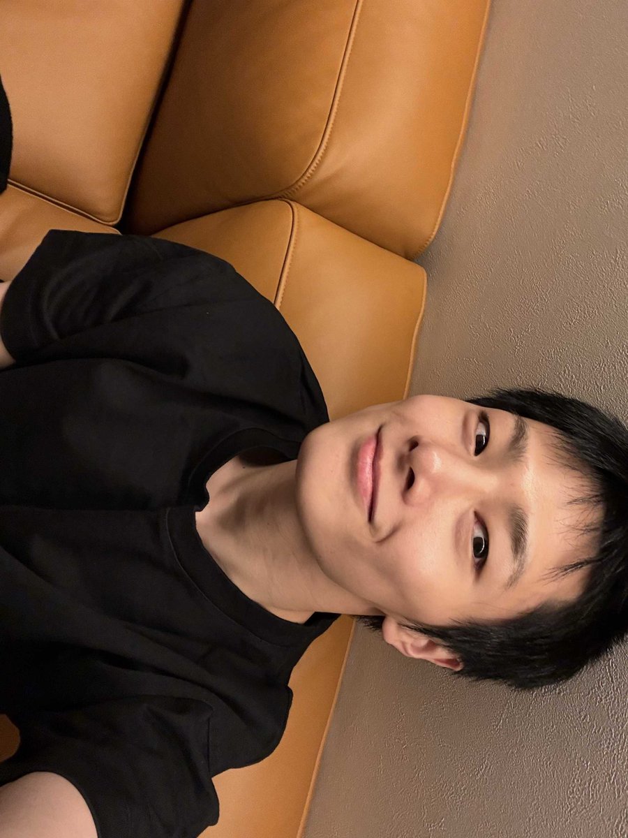 0325bubble's tweet photo. 💌🦊
🫧New message from [정인이💕]
261004 [07:14PM KST]

- bbang hai ㅎㅎㅎ

- i dyed my hair today ㅎㅎㅎ

- what colour~~

- do you wanna see?? ㅎㅎㅎ

- *pics

- black hair is back

- but my hair all got cut off

- so my hair ended up even shorter... https://t.co/QZ6knkuz9g