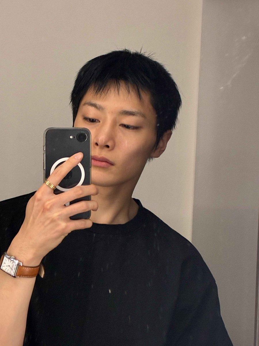 0325bubble's tweet photo. 💌🦊
🫧New message from [정인이💕]
261004 [07:14PM KST]

- bbang hai ㅎㅎㅎ

- i dyed my hair today ㅎㅎㅎ

- what colour~~

- do you wanna see?? ㅎㅎㅎ

- *pics

- black hair is back

- but my hair all got cut off

- so my hair ended up even shorter... https://t.co/QZ6knkuz9g