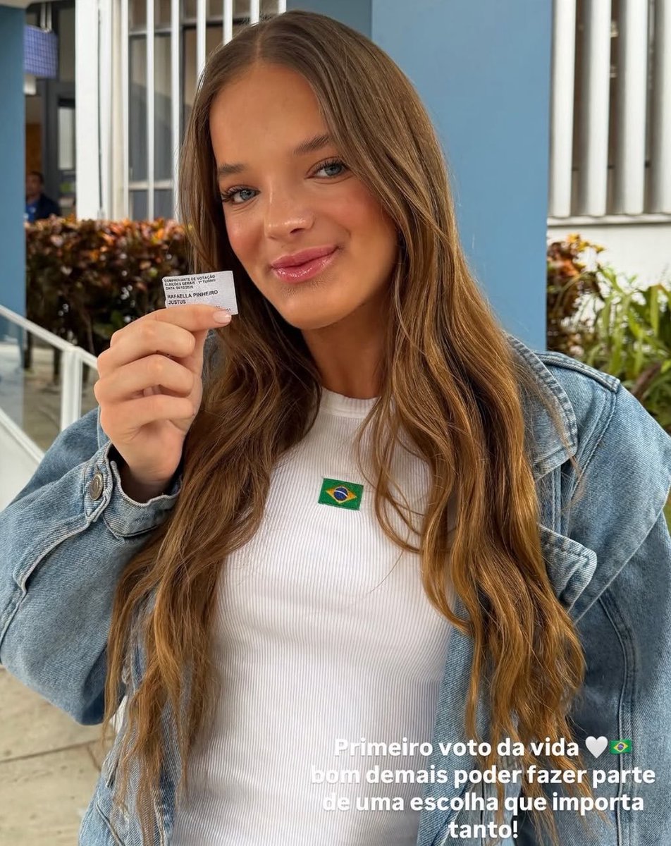 trackchartt's tweet photo. Rafa Justus votou pela PRIMEIRA VEZ e votou em Flávio Bolsonaro! #Eleições2026 https://t.co/tNAc4mLXJx