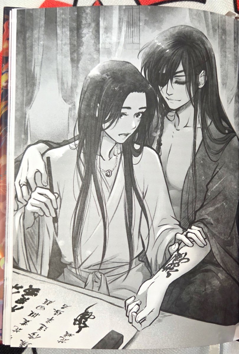vmnoneko's tweet photo. Hua Cheng tattooed Xie Lian’s name on his arm when he was little so he could see it every day, just as Xie Lian had been etched into his heart a long time ago ❤️

#tgcf https://t.co/vl9bJ4upEC