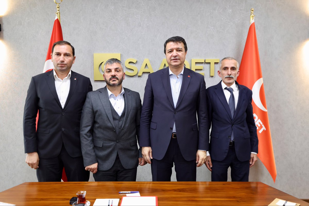 CirakStajFED's tweet photo. TEŞEKKÜRLERİMİZİ SUNUYORUZ.

@SaadetPartisi
@mahmutarikansp
@avsinantekin
@CaferGunesSP

Staj ve Çıraklık Sigortası Mağdurları Federasyonu heyetimiz ve Federasyon Başkanımız Sayın Murat Aydın, bugün Saadet Partisi Genel Merkezi’nde, Genel Başkan Sayın Mahmut Arıkan tarafından kabul edildi.

Gerçekleştirilen görüşmede, staj ve çıraklık dönemlerinde yapılan 4/A sigorta giriş kayıtlarımızın uzun vadeli sigorta başlangıcı olarak kabul edilmemesi nedeniyle yaşadığımız hak kayıplarını, mevcut uygulamanın ortaya çıkardığı mağduriyeti ve çözümün önemini doğrudan aktarma fırsatı bulduk.

Federasyon heyetimizi kabul ederek bizlere zaman ayıran Saadet Partisi Genel Başkanı Sayın Mahmut Arıkan’a, Saadet Partisi Genel Merkezi’ne ve ziyaretimizin gerçekleşmesine katkı sunan parti teşkilatlarına teşekkür ediyoruz.

Stajyer ve çırakların çalışma hayatına attıkları ilk adımın, 4/A sigorta giriş tarihiyle birlikte sosyal güvenlik sisteminde gerçek başlangıç olarak kabul edilmesi için yürüttüğümüz çalışmalarımızı; TBMM ve siyasi partilerimizle gerçekleştirdiğimiz görüşmelerle kararlılıkla sürdürüyoruz.

Geçmişin Stajyer ve Çırakları, Bugünün Emekçileriyiz.

Hak, başlangıçta başlar.

Staj ve Çıraklık Sigortası Mağdurları Federasyonu

Stajyer Çırak Ankara'da 
#MuhalefetYasaDediCumhurDuyBuSesi