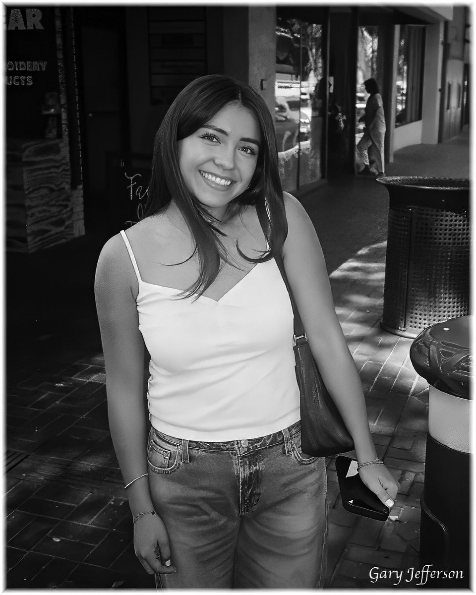 GaryWJeffPhotog's tweet photo. REDLANDS PEOPLE….
Olympus mju, Ilford HP5…. https://t.co/Gwd5MchWor