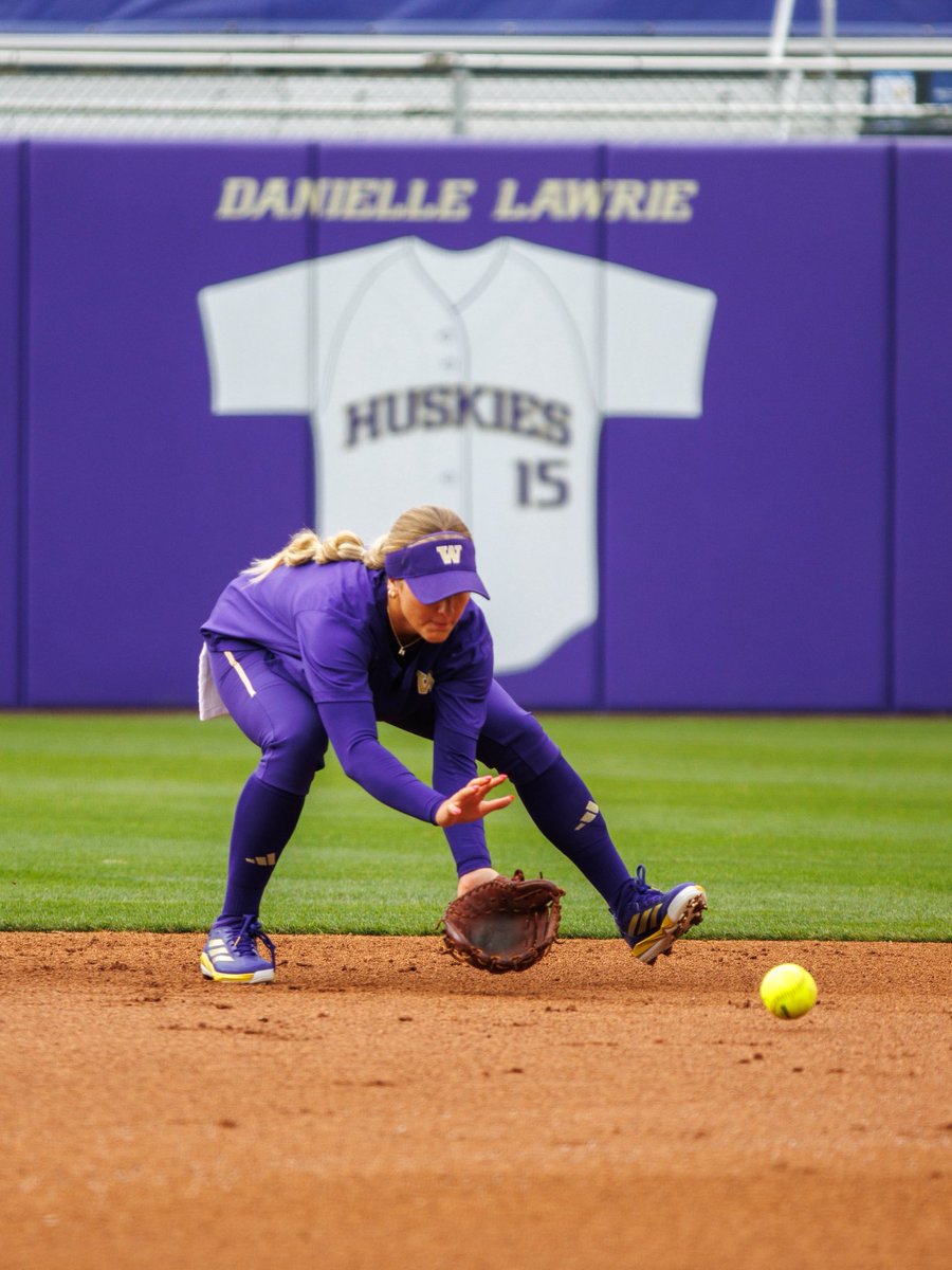 UWSoftball's tweet photo. Locked in 🔒 https://t.co/0rquJhr7SL