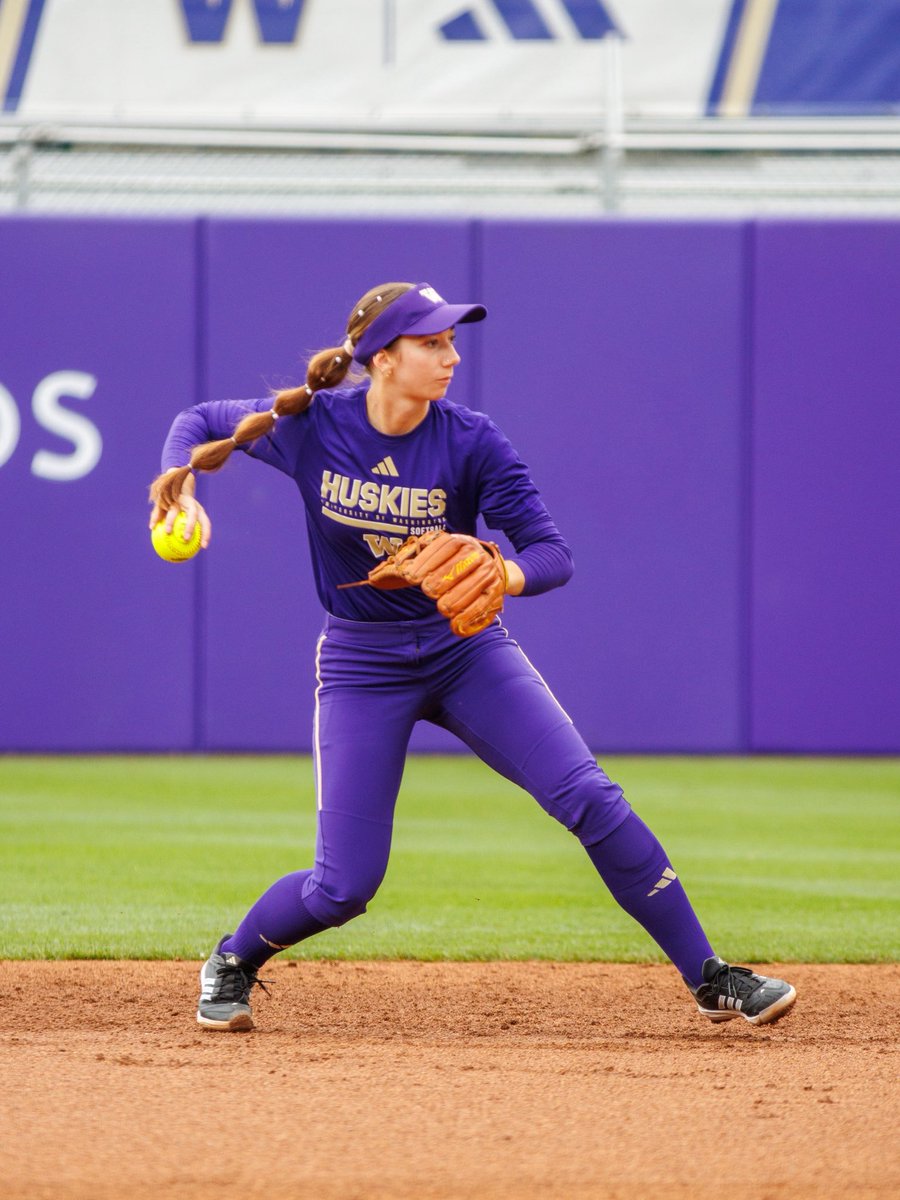 UWSoftball's tweet photo. Locked in 🔒 https://t.co/0rquJhr7SL