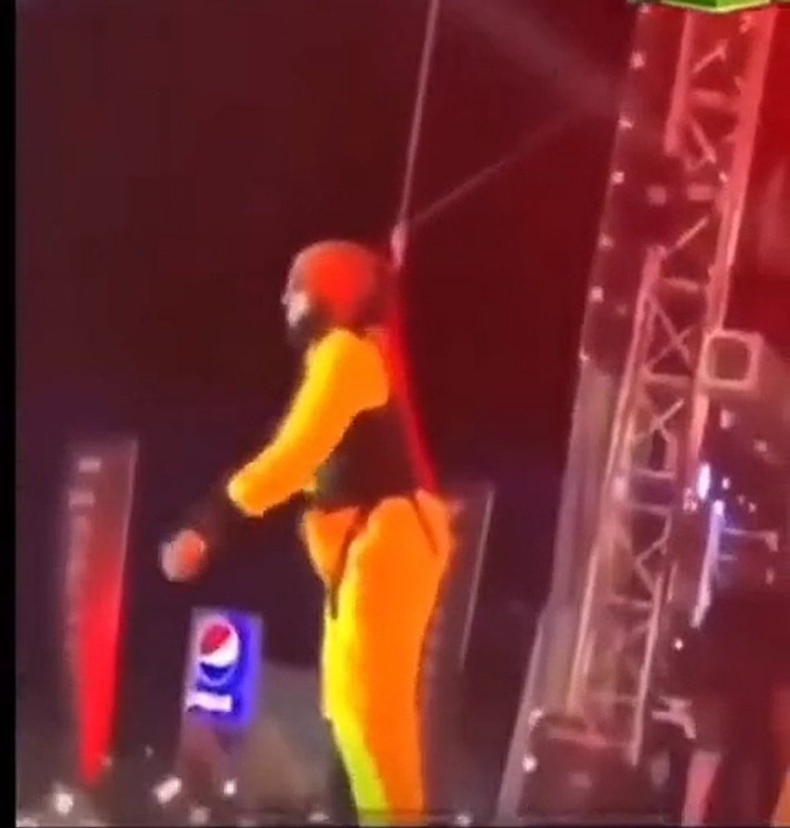 DareelTemitope's tweet photo. Spiderman no way I won't spoil Afro beat. Written and prduce by Davido (aka:osakpolo) out on Netflix https://t.co/pMT4q8e1br