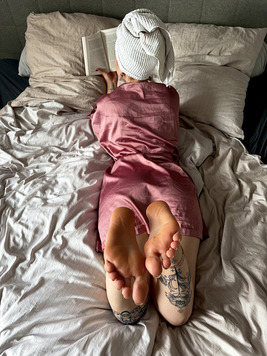 Alexxis_Gy's tweet photo. Frisch geduscht. Jetzt eine Fußmassage! 
Was würdest du dafür geben? https://t.co/u9Ah6WM0T2