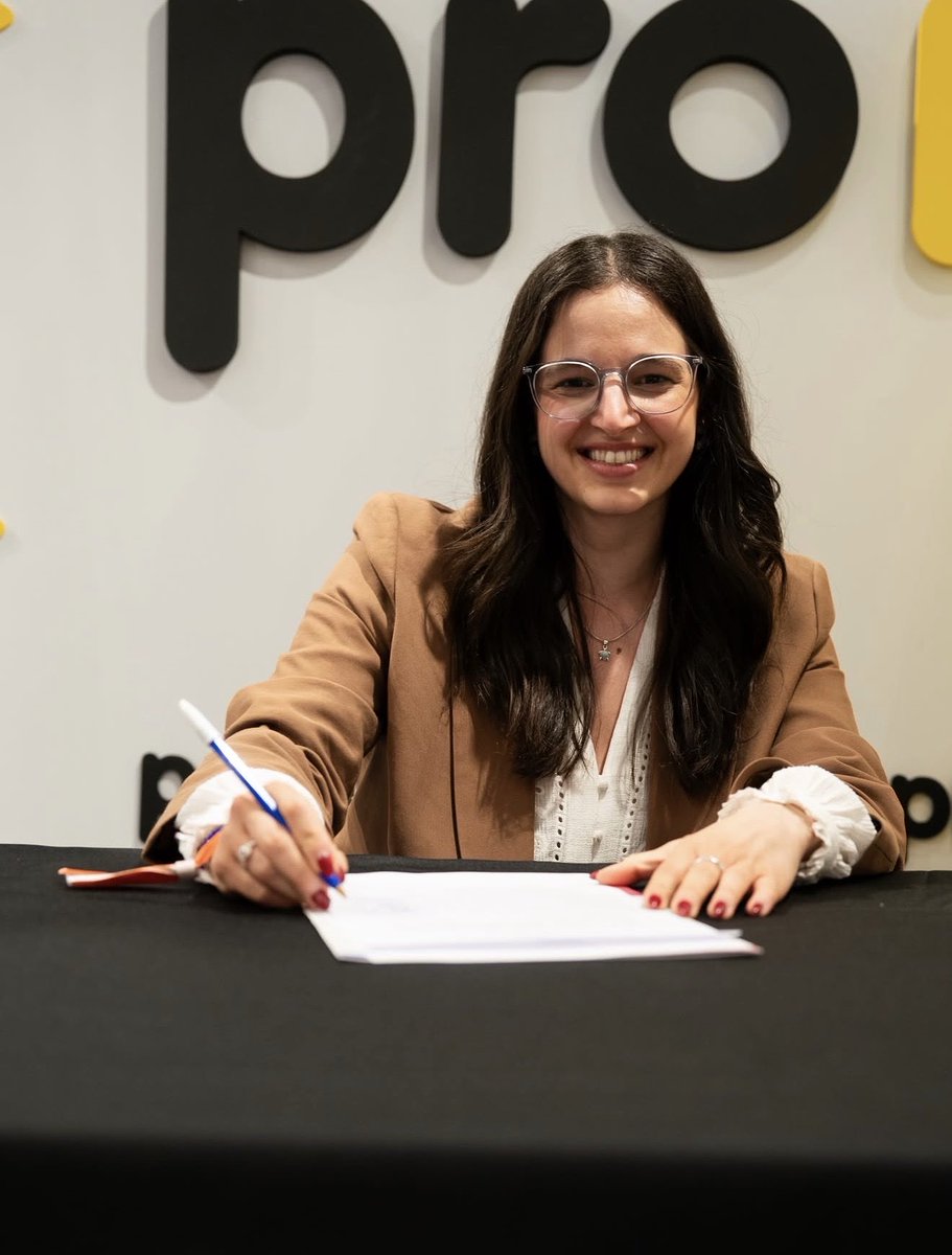 proargentina's tweet photo. ¡La JPRO tiene nueva presidenta!

Felicitaciones, @pilibrown, por asumir este enorme desafío. Se viene una nueva etapa con más jóvenes, más ideas y más ganas de transformar la Argentina. https://t.co/DXXaxvyqpM