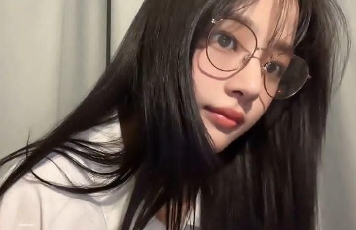 mimijeanzz's tweet photo. I love minji https://t.co/SYy6eOyrQE
