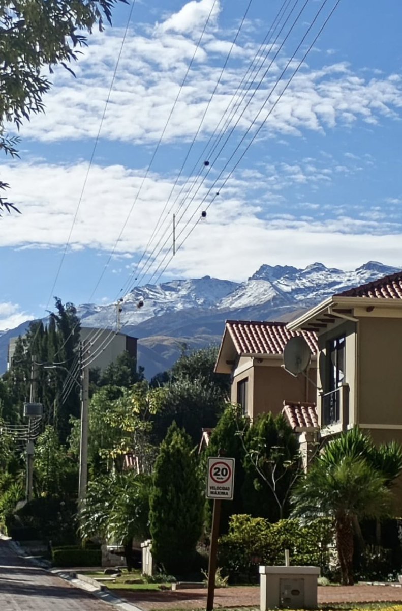 XimeJordan's tweet photo. Excited to travel back to Bolivia���❤️ 
Emocionada de volver à Bolivia y compartir ideas con mis colegas y amigos ⭐️👋🏼 ✨ 
Thanks to Dr Rocio Baena and Dr Jose Macias for the invitation. They sent me a pic as a reminder of the spectacular landscape waiting ✨✨⭐️🥰 https://t.co/jDrPcG8lXe