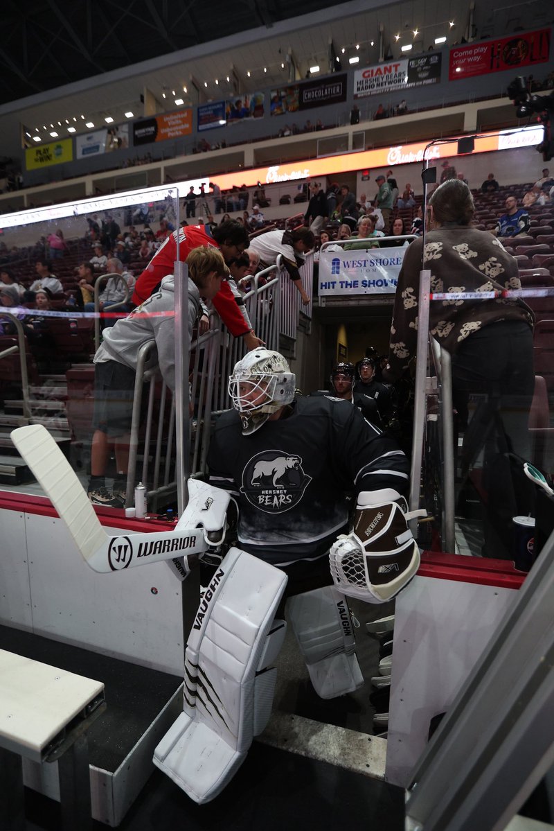 TheHersheyBears's tweet photo. Ready to put on quite the fright!
#DarkNights | @Hersheypark https://t.co/ys1FvdE6tt