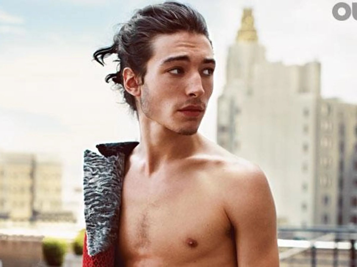 malvado_f4g's tweet photo. ezra miller. i mean he’s alive but his career is dead because he decided to lose his mind one day. i  ponder how things could have been if he just went to therapy. https://t.co/y2YERmyMg6