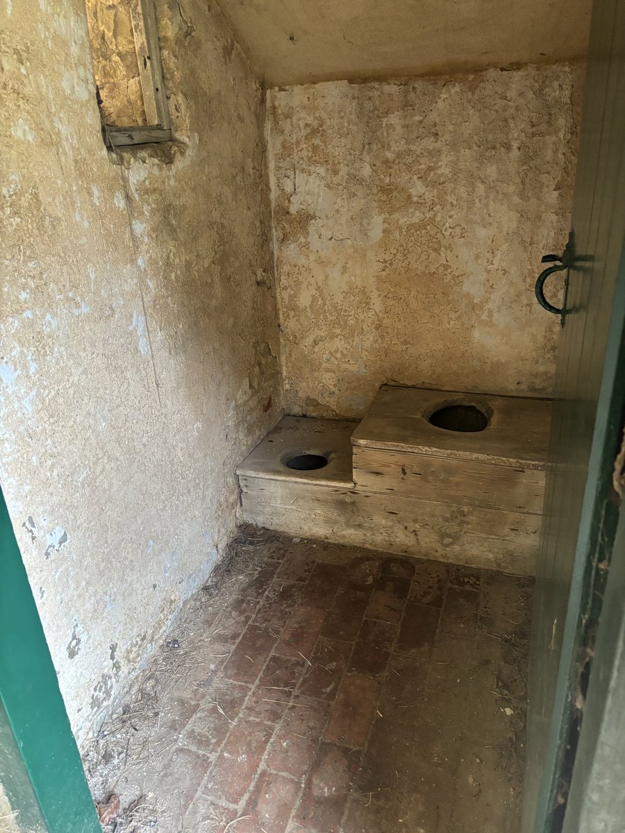 winexviv's tweet photo. This is Isaac Newton’s kitchen, which he used in the 1660s. Here is another room, and look at his toilet too. Everything is remarkably well preserved.

I see so many similarities with the pots (Ite Ona) and wooden kitchens I grew up seeing in my village.

Tourists from all over the world come here almost every day to see these things, and we paid £15 each just to walk around and experience this history.

Nigeria destroys their own history.

Something was born inside me today.

Our time is near.