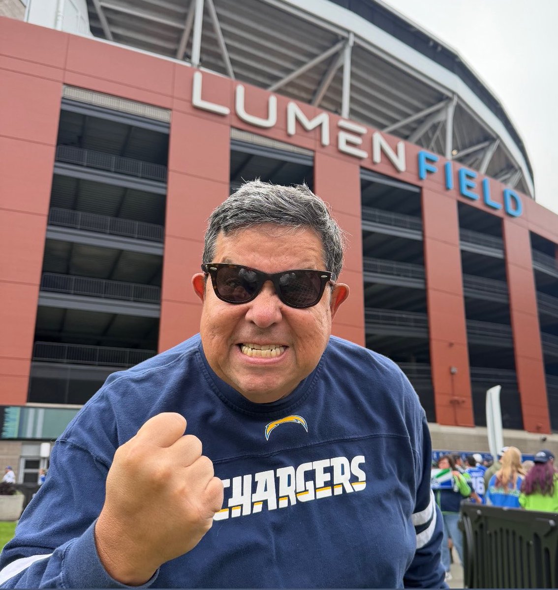 gregrobertson's tweet photo. Let’s go @chargers #boltup https://t.co/y2kX1vET1D
