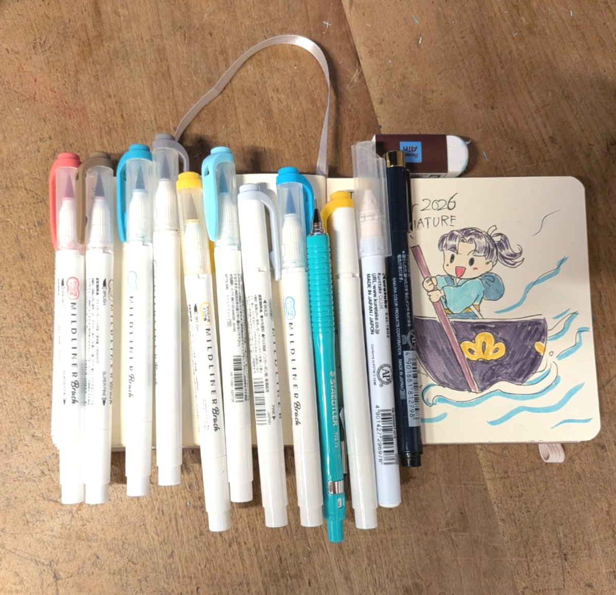 4Ikue's tweet photo. INKTOBER2026 DAY3:MINIATURE.ミニチュア、小さな
お題が小さいという事で、小さな身体で鬼を退治した一寸法師を描いてみました。
#INKTOBER2026 #inktober2026miniature #mildliner #pigma03 #一寸法師 https://t.co/dKIE21vYa6