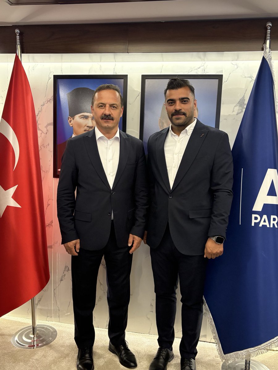 Karablutismail's tweet photo. SAYGI DEĞER KAMUOYUNA!
Gördüğüm lüzum üzeri Anahtar Parti ve Yavuz AĞIRALİOĞLU ile olan gönül bağımı, sevdamı, mücadelemi son günlerdeki çıkışı ve dik duruşu dolayısı ile, bundan sonra 2 KATINA DAHA çıkarma kararı almış bulunuyorum.
#YavuzAğıralioğlu
#AnahtarParti
#Kamuoyu https://t.co/S4NNrgkjNh