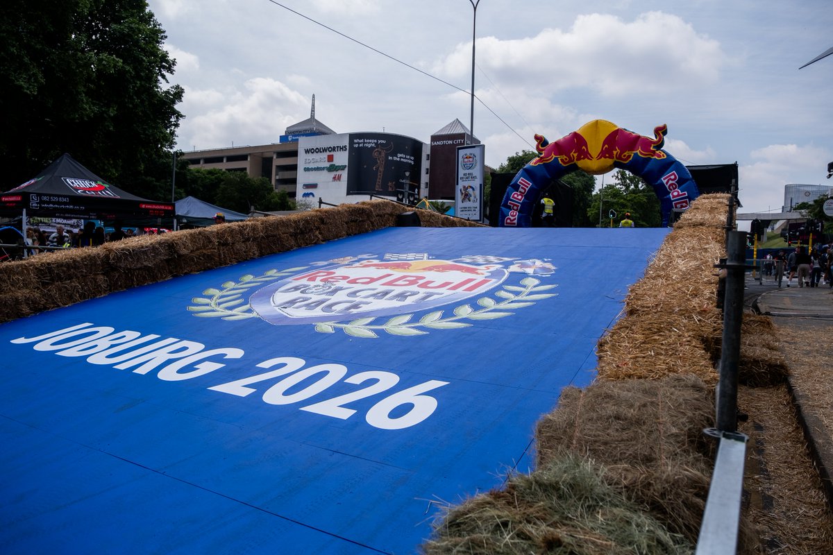 imkev538's tweet photo. @redbullza Box Cart Race Day
#RedBullBoxCartRace #RedBull #GivesYouWiiings https://t.co/EXbdm1eF25